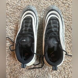 Nike Monochrome Air Max Sneakers Women’s size 9 Make offer!!